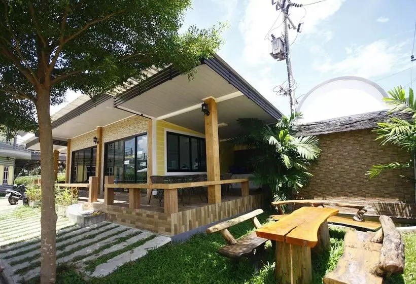 Hotelli Wangthong Beach Resort