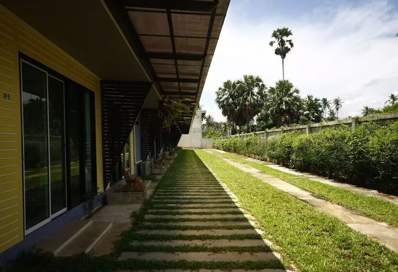 Hotelli Wangthong Beach Resort