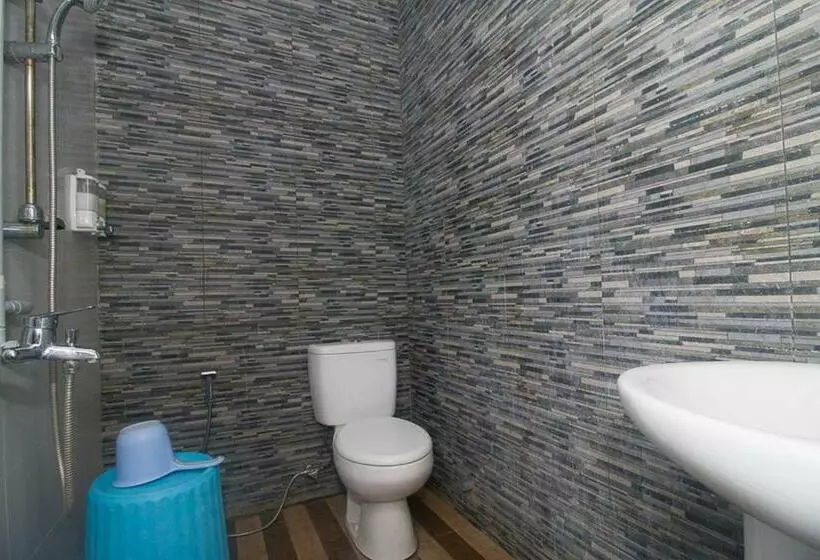 Majatalo Reddoorz Plus Syariah Near Alun Alun Sampang