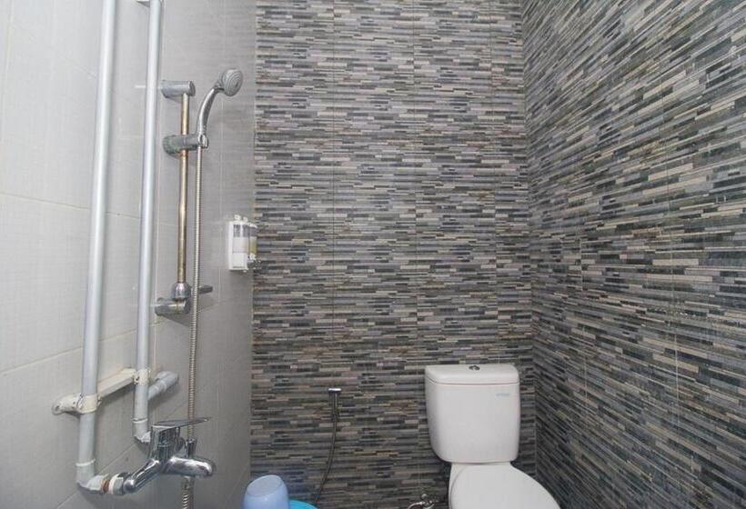 Pension Reddoorz Plus Syariah Near Alun Alun Sampang