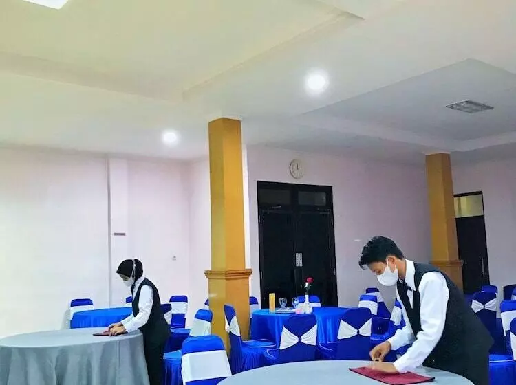 Anggraeni Hotel Ketanggungan