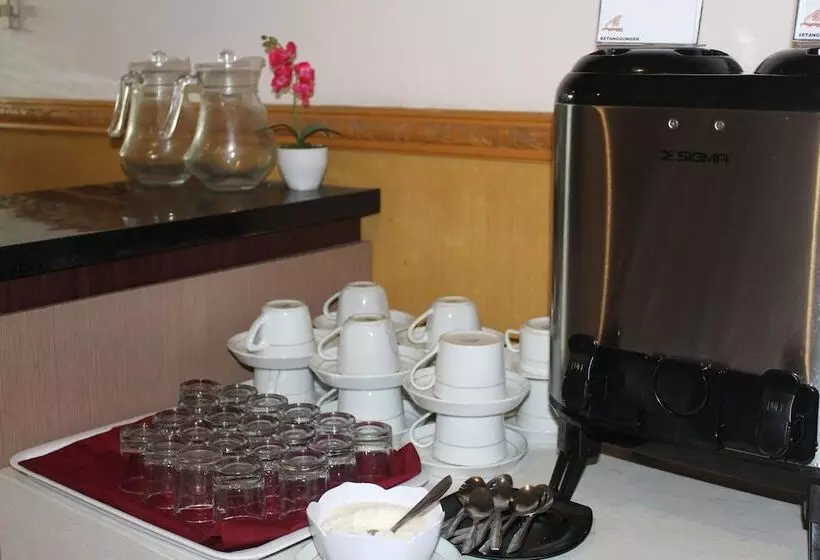 Anggraeni Hotel Ketanggungan