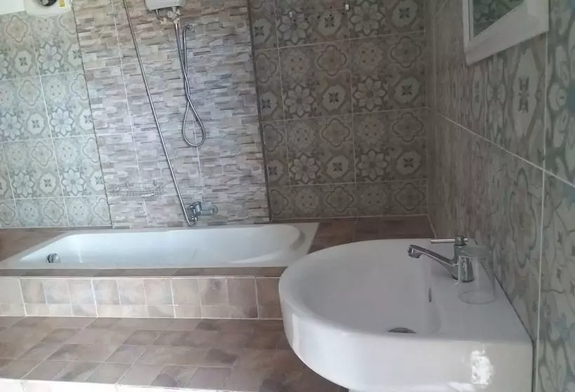 ホテル Monrak Lamtakong Resort