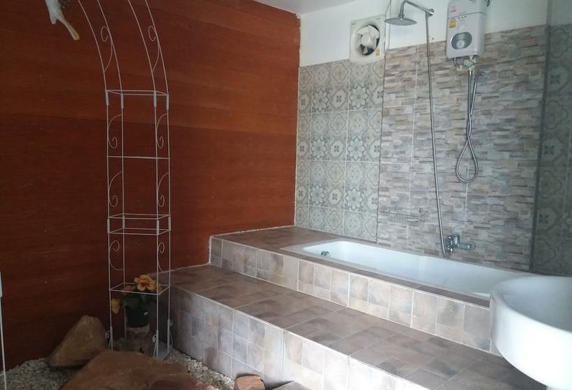 Hotelli Monrak Lamtakong Resort