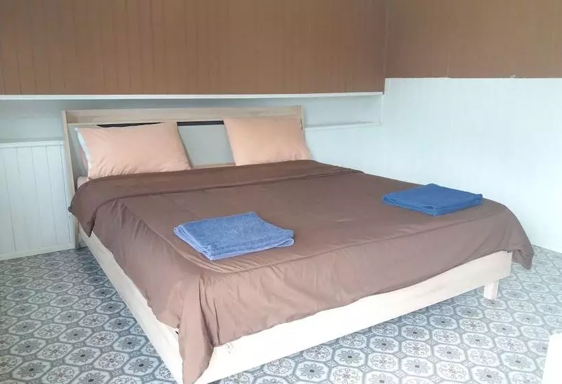 ホテル Monrak Lamtakong Resort