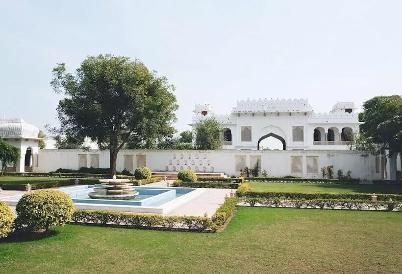 Hotelli Talabgaon Castle