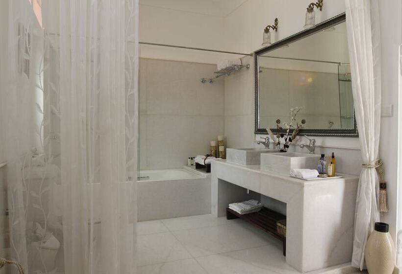 בית מלון כפרי Talabgaon Castle