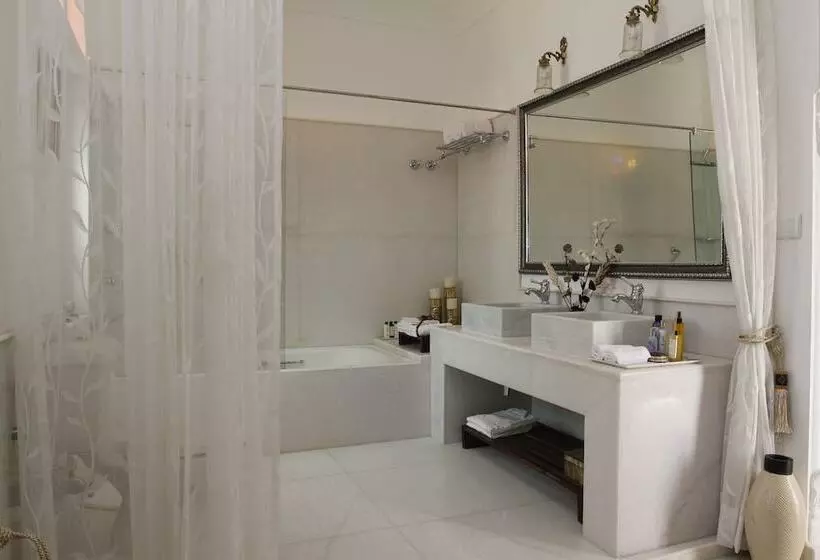 Hotelli Talabgaon Castle