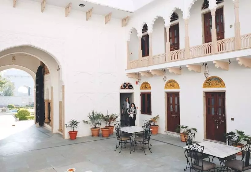 Hotelli Talabgaon Castle