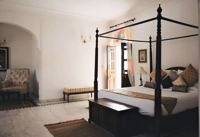 Hotelli Talabgaon Castle