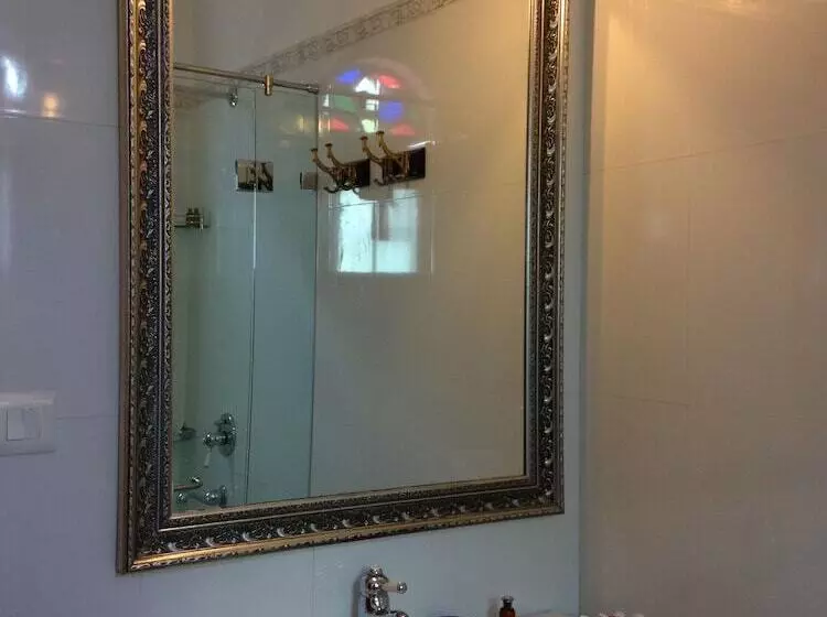 Hotelli Talabgaon Castle