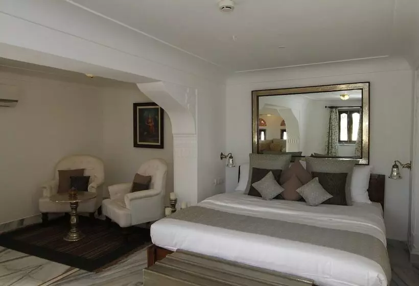 Hotelli Talabgaon Castle