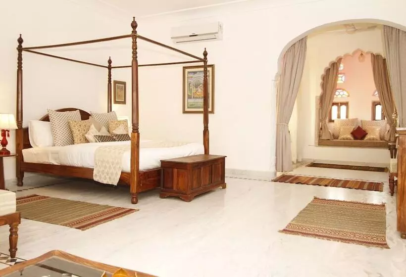 Hotelli Talabgaon Castle