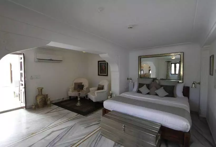 Hotelli Talabgaon Castle