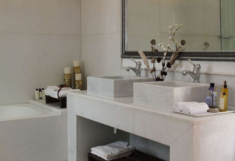 בית מלון כפרי Talabgaon Castle