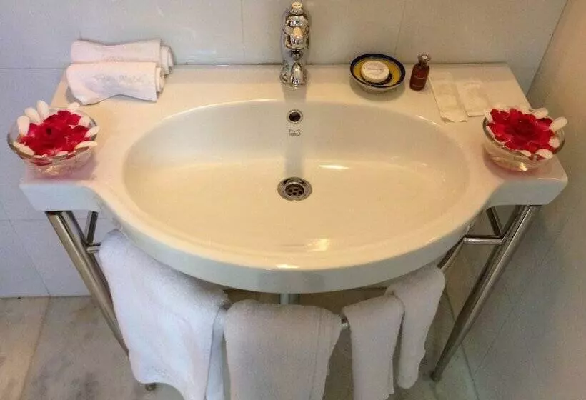 Hotelli Talabgaon Castle