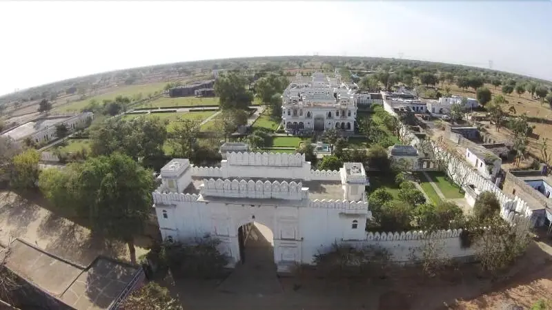 ホテル Talabgaon Castle