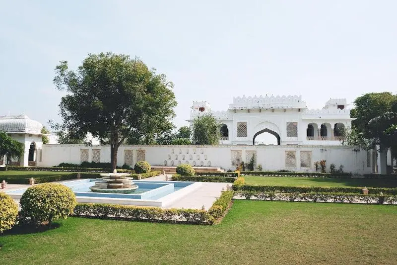 ホテル Talabgaon Castle
