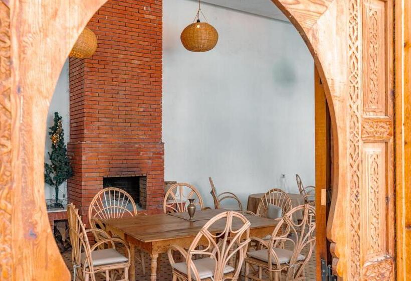 رياض Kasbah Alili