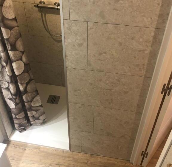 Хостел L Auberge Fleurie