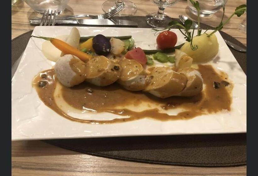 Хостел L Auberge Fleurie