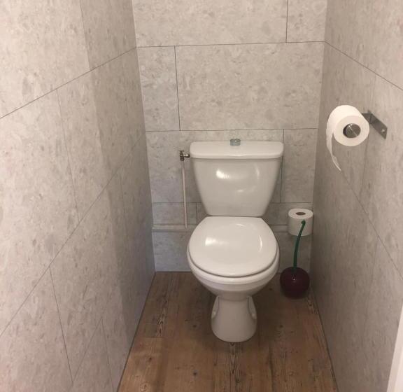 Хостел L Auberge Fleurie