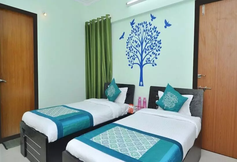 Hotelli Apartment Pentagon Group By Oyo Rooms