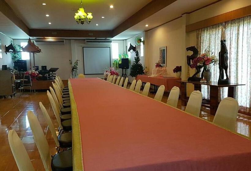 בית מלון כפרי Jorakae Samphan Resort