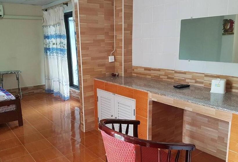 בית מלון כפרי Jorakae Samphan Resort