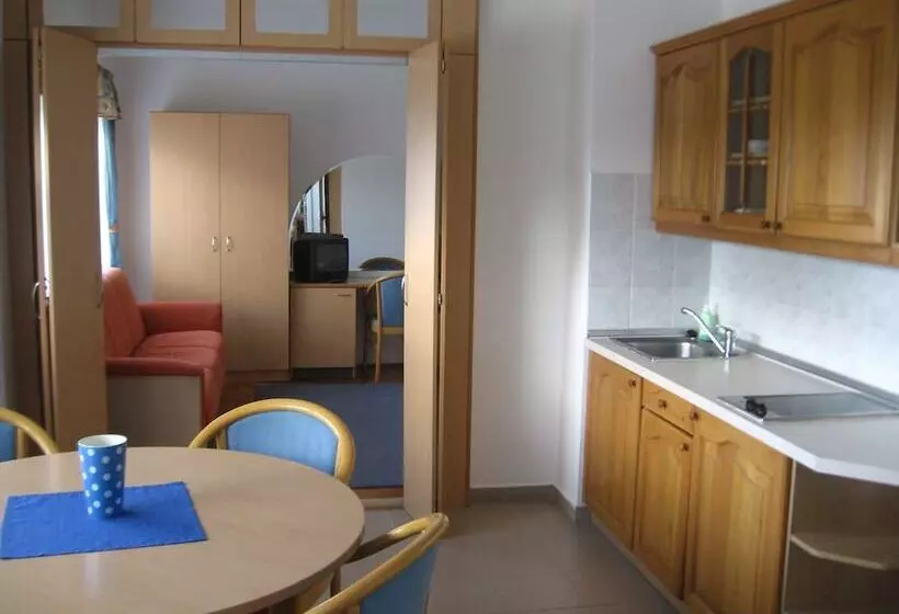 Hotelli Leier Business