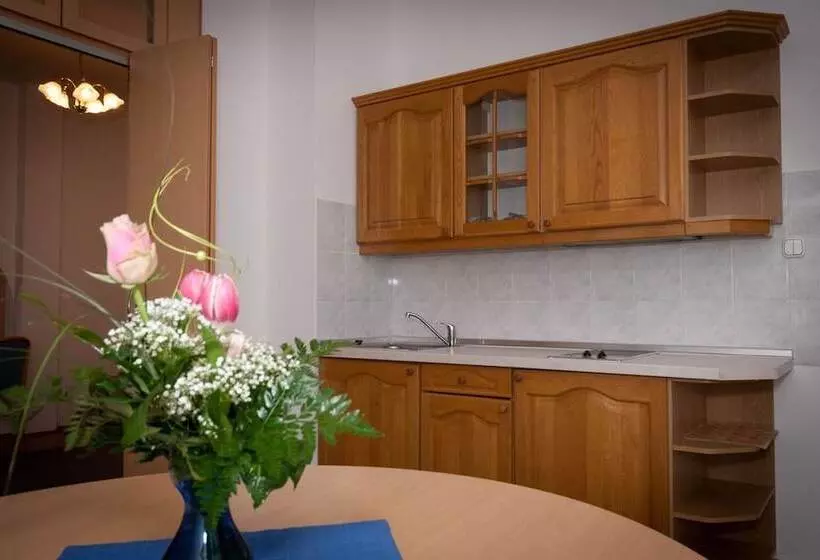 Hotelli Leier Business