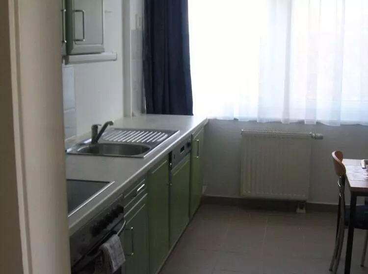 Hotelli Leier Business