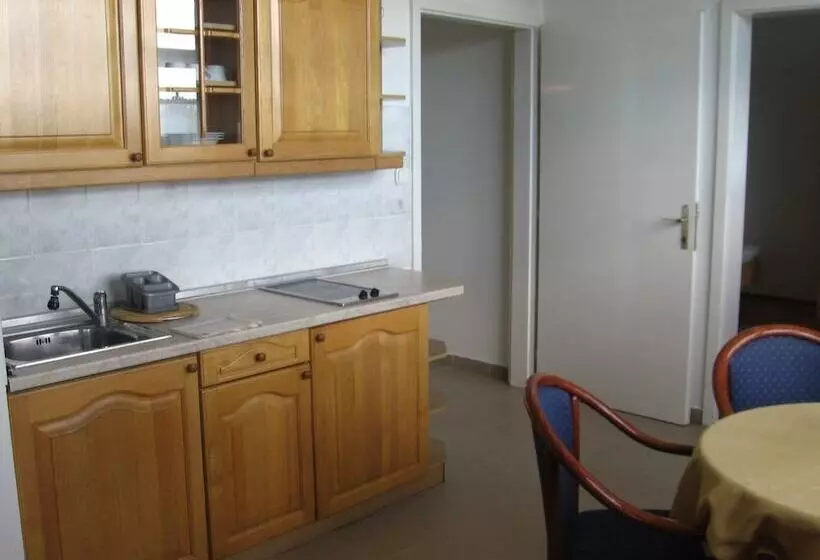 Hotelli Leier Business