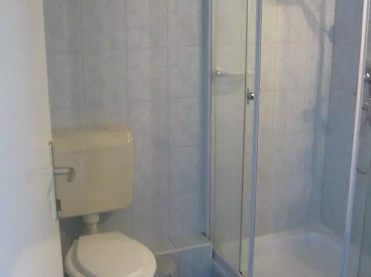 Hotelli Leier Business