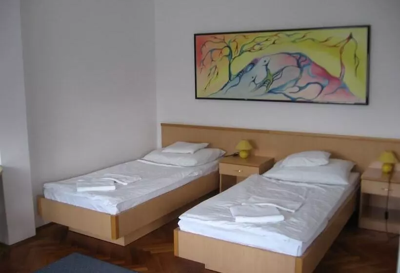 Hotelli Leier Business