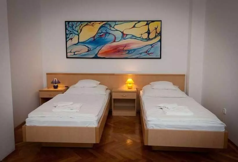 Hotelli Leier Business