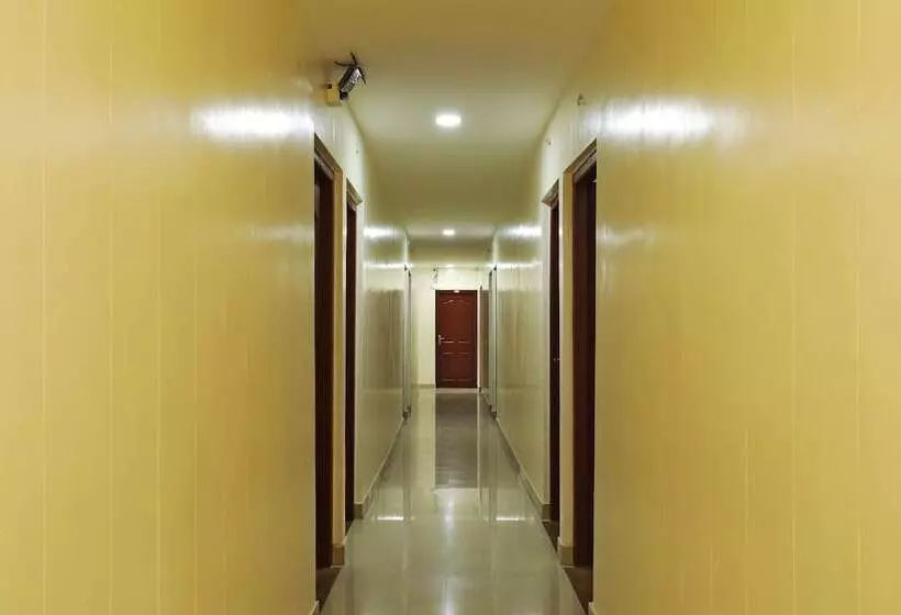 Hotelli Oyo 6725 Palm Inn