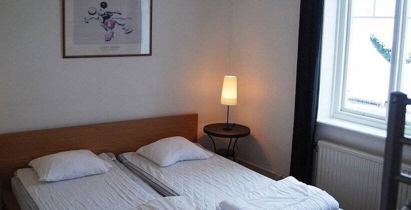הוסטל Adelsgatan Bed & Breakfast
