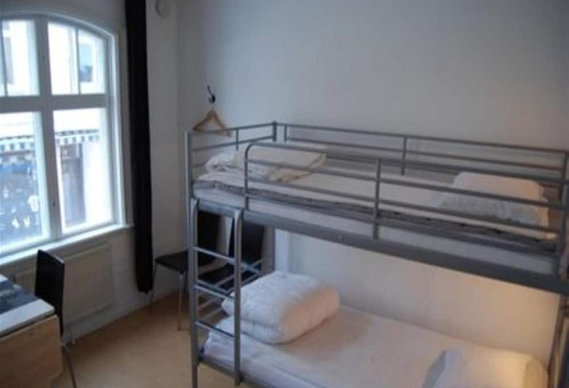הוסטל Adelsgatan Bed & Breakfast