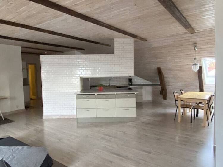 הוסטל Adelsgatan Bed & Breakfast