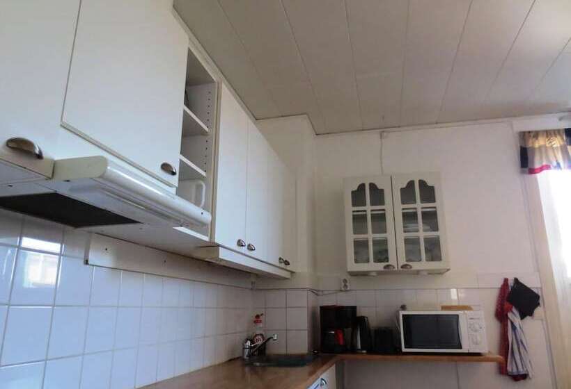 הוסטל Adelsgatan Bed & Breakfast