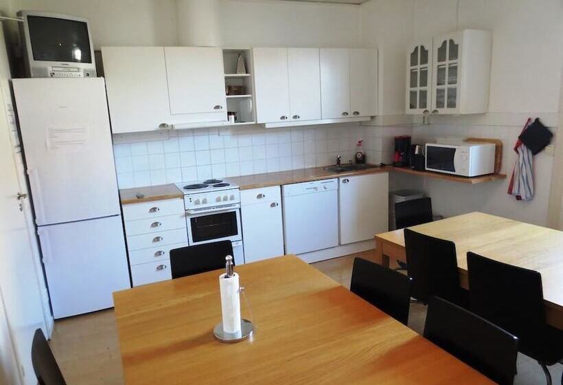 הוסטל Adelsgatan Bed & Breakfast