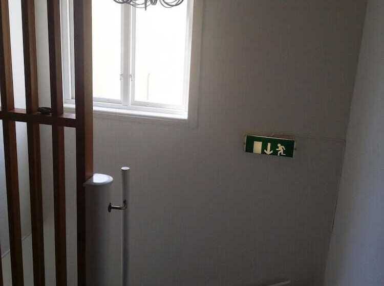 הוסטל Adelsgatan Bed & Breakfast