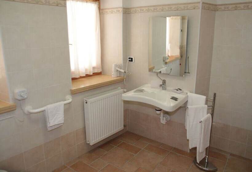 簡易ホテル Albergo Diffuso Valcellina E Val Vajont In Claut