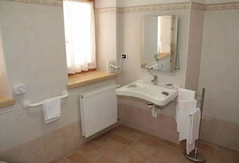 簡易ホテル Albergo Diffuso Valcellina E Val Vajont In Claut