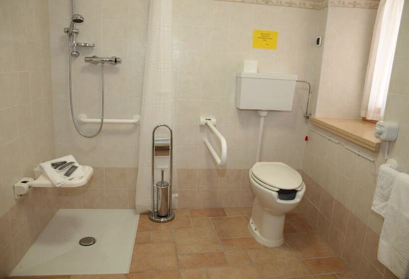 簡易ホテル Albergo Diffuso Valcellina E Val Vajont In Claut