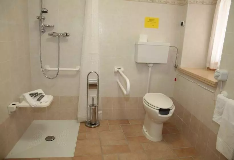 簡易ホテル Albergo Diffuso Valcellina E Val Vajont In Claut