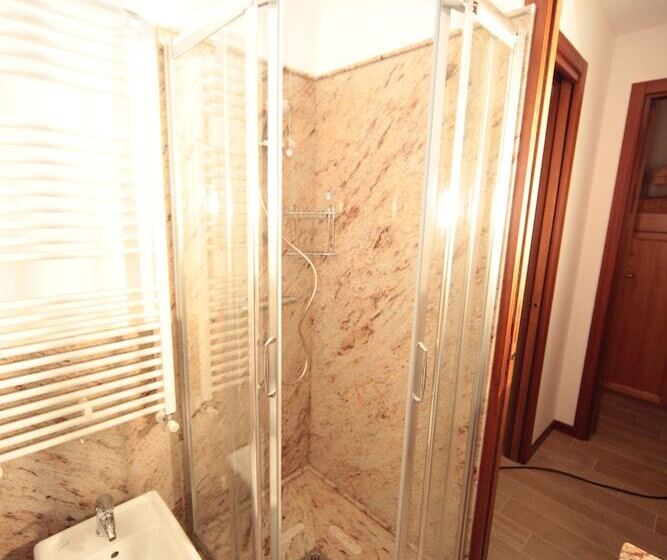 簡易ホテル Albergo Diffuso Valcellina E Val Vajont In Claut