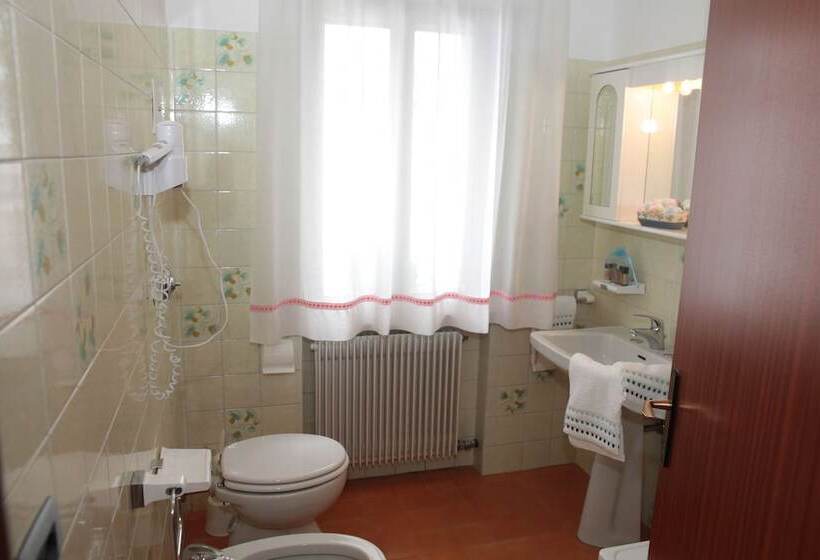 簡易ホテル Albergo Diffuso Valcellina E Val Vajont In Claut