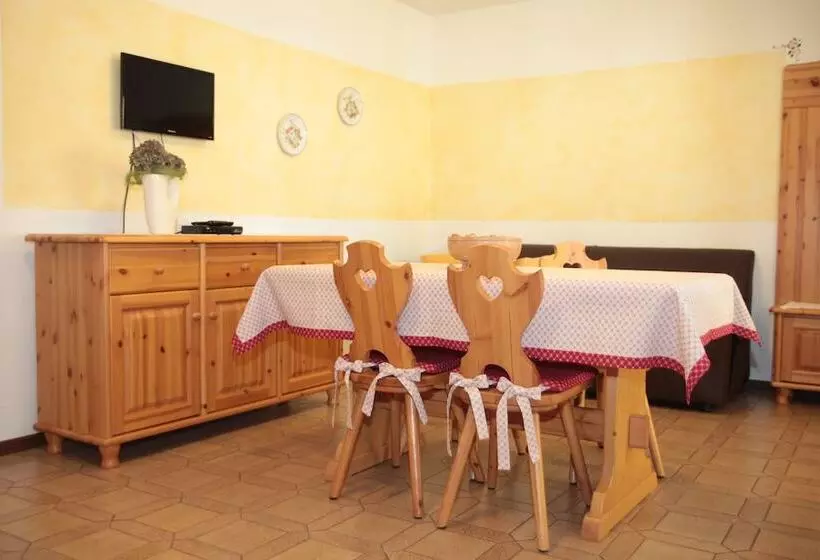簡易ホテル Albergo Diffuso Valcellina E Val Vajont In Claut